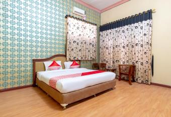 OYO 2777 Sleepover Sei Serayu allows 18 year olds to book a room