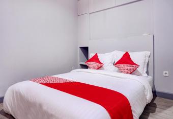 OYO 1805 Fatmawati Mansion Syariah allows 18 year olds to book a room