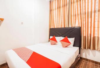 OYO 2720 Sutomo Inn allows 18 year olds to book a room