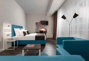 Best Western Hotel Dortmund Airport allows 18 year olds to book a room