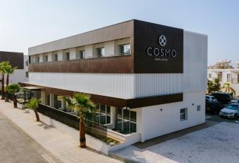 Cosmo Napa Boutique Hotel allows 18 year olds to book a room