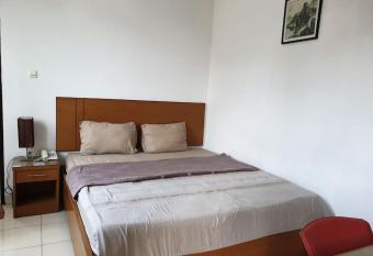 SPOT ON 2831 Pondok Orange Family allows 18 year olds to book a room