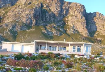 Whalecome Guest Suite has Balcony rooms