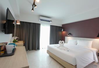 Port Canary Airport Hotel has Balcony rooms