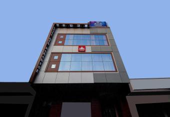 Collection O Red Paradise allows 18 year olds to book a room