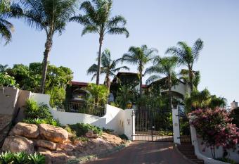 Casa de Ross allows 18 year olds to book a room