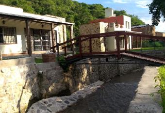 Complejo La Catalina allows 18 year olds to book a room