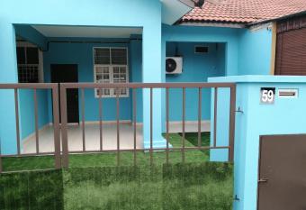 SKYHOMESTAY TELOK PANGLIMA GARANG has Balcony rooms