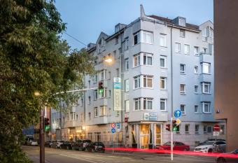 Sure Hotel by Best Western Mannheim City allows 18 year olds to book a room