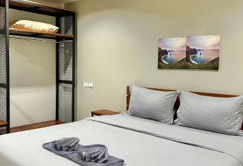 The Gun Hotel 8 has Balcony rooms