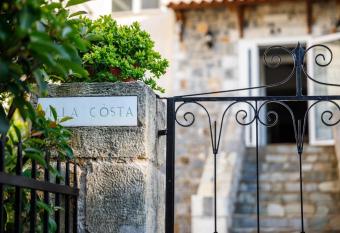 Villa Kosta Hotel & Apartments allows 18 year olds to book a room