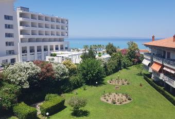 Luxury penthouse with sea view has Balcony rooms