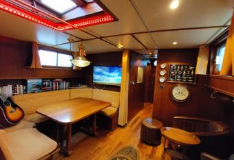 Lisbeth 1902 has Balcony rooms