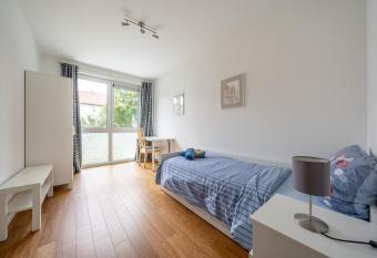 ID 6968 - Private Rooms allows 18 year olds to book a room