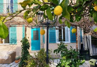 Villa Mia allows 18 year olds to book a room