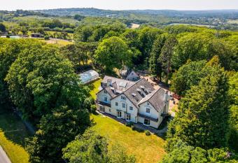 Guestling Hall Hotel allows 18 year olds to book a room