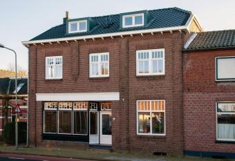 The Farmer s Daughter allows 18 year olds to book a room