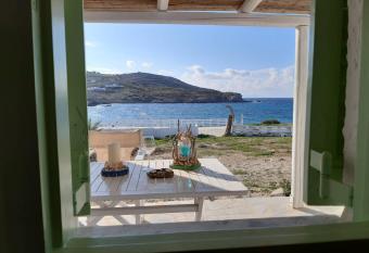 Sunset Studios & Rooms has Balcony rooms