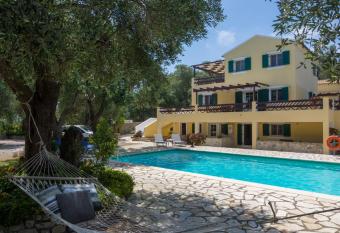 Villa Elaia Suites & Apartments No.6 has Balcony rooms