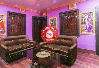 OYO Flagship Hotel Holiday Inn allows 18 year olds to book a room