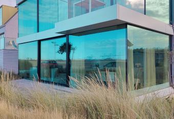 La Naturale Garden zeezicht allows 18 year olds to book a room