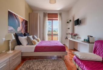 B&B vera s home pompei allows 18 year olds to book a room