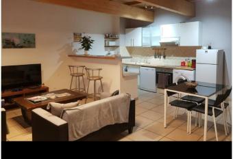 Appart B tout confort, climatis   sur Coursan has Balcony rooms