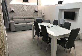 appartamento Royale allows 18 year olds to book a room