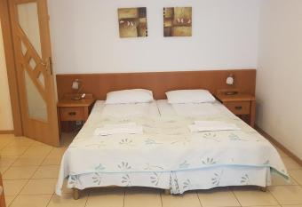 Apartament w Ko  obrzegu allows 18 year olds to book a room