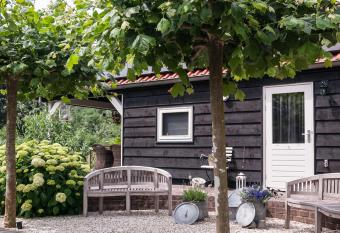 Bed & Breakfast De Schuur Inn has Balcony rooms