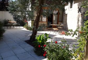 La Cl   des Chants has Balcony rooms