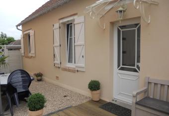 Les Paler  es, g  te au coeur d un village de la Sologne des Etangs has Balcony rooms