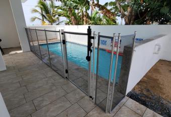 Avocado Beach Apartment has Balcony rooms