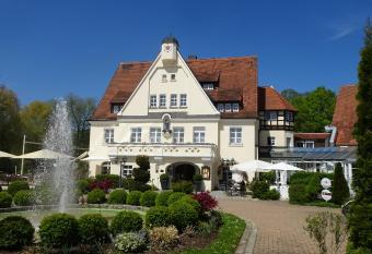 Drahthammer Schl    l allows 18 year olds to book a room