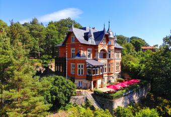 Hotel Villa Viktoria Luise allows 18 year olds to book a room