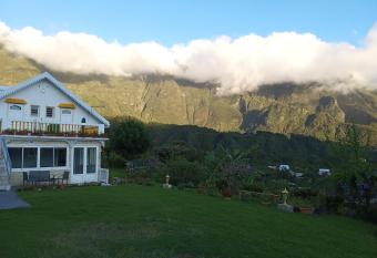 Au Coeur du Paradis allows 18 year olds to book a room