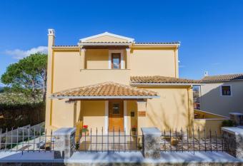 Louisa s Summer House has Balcony rooms