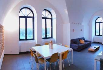 Le 5 de Tr  ves - Metz allows 18 year olds to book a room