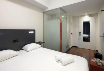easyHotel Rotterdam City Centre allows 18 year olds to book a room