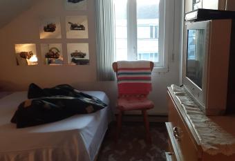 Bienvevus Chez Rino-Hugues allows 18 year olds to book a room