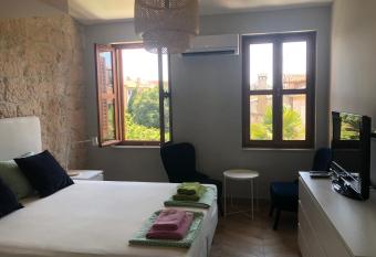 Guest House Marta allows 18 year olds to book a room