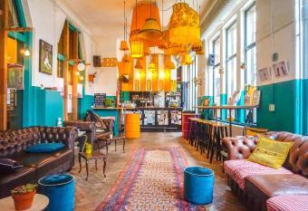 Hostel ROOM Rotterdam allows 18 year olds to book a room