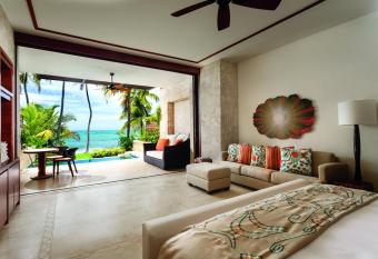 Dorado Beach, a Ritz-Carlton Reserve has rooms with a private hot tub
