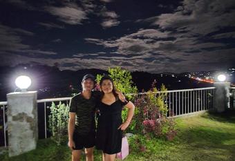 723 Moonlight Place 321-FREE WIFI allows 18 year olds to book a room