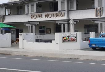 Hotel Motueka Backpackers, Loud Live Music Friday Saturday Nights has Balcony rooms