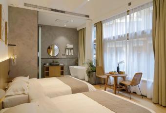 Memory Garden House has Balcony rooms