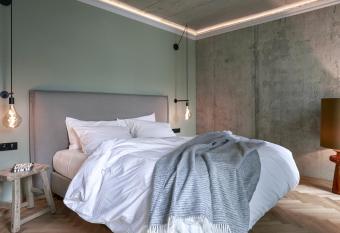 Gekko House Frankfurt, a Tribute Portfolio Hotel has Balcony rooms