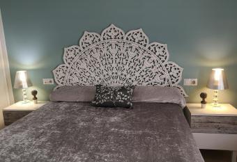 Piso Sevilla has Balcony rooms