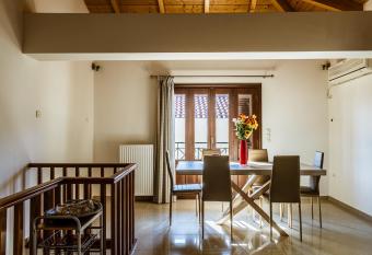 Cactus Maisonette near Airport has Balcony rooms