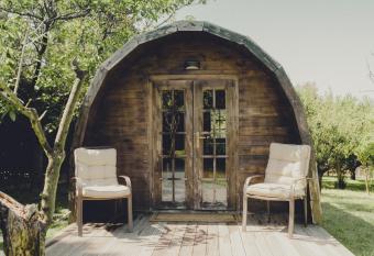 Quinta Verde Esperan  a allows 18 year olds to book a room